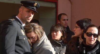 Momento del funeral oficiado en A Coru?a por el agente muerto en el mar