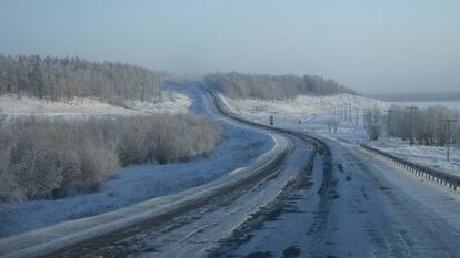 Trecho da chamada ‘estrada dos ossos’, a rodovia de Kolima, que liga Yakutsk a Magadan, no Extremo Oriente russo.