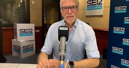 Pere Vilargut, conocido por su nombre artístico Héctor Vila, en los estudios de SER Catalunya.