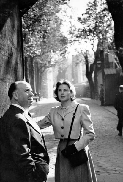Alfred Hitchcock e Ingrid Bergman en Londres durante el rodaje de 'Atormentada' (1949), una de las películas que actriz y director hicieron juntos.