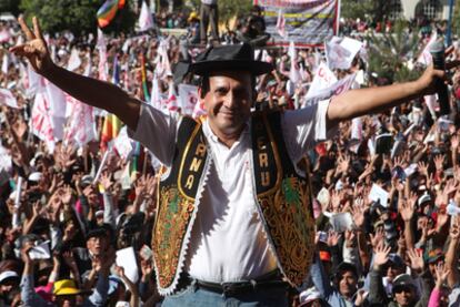 El candidato Ollanta Humala participa en un mitin organizado en la ciudad de Huancayo, en la sierra central de Perú.