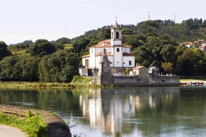 Iglesia de Niembro (Llanes, Asturias).