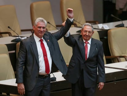 El nuevo presidente de Cuba, Miguel Díaz-Canel, y Raúl Castro.