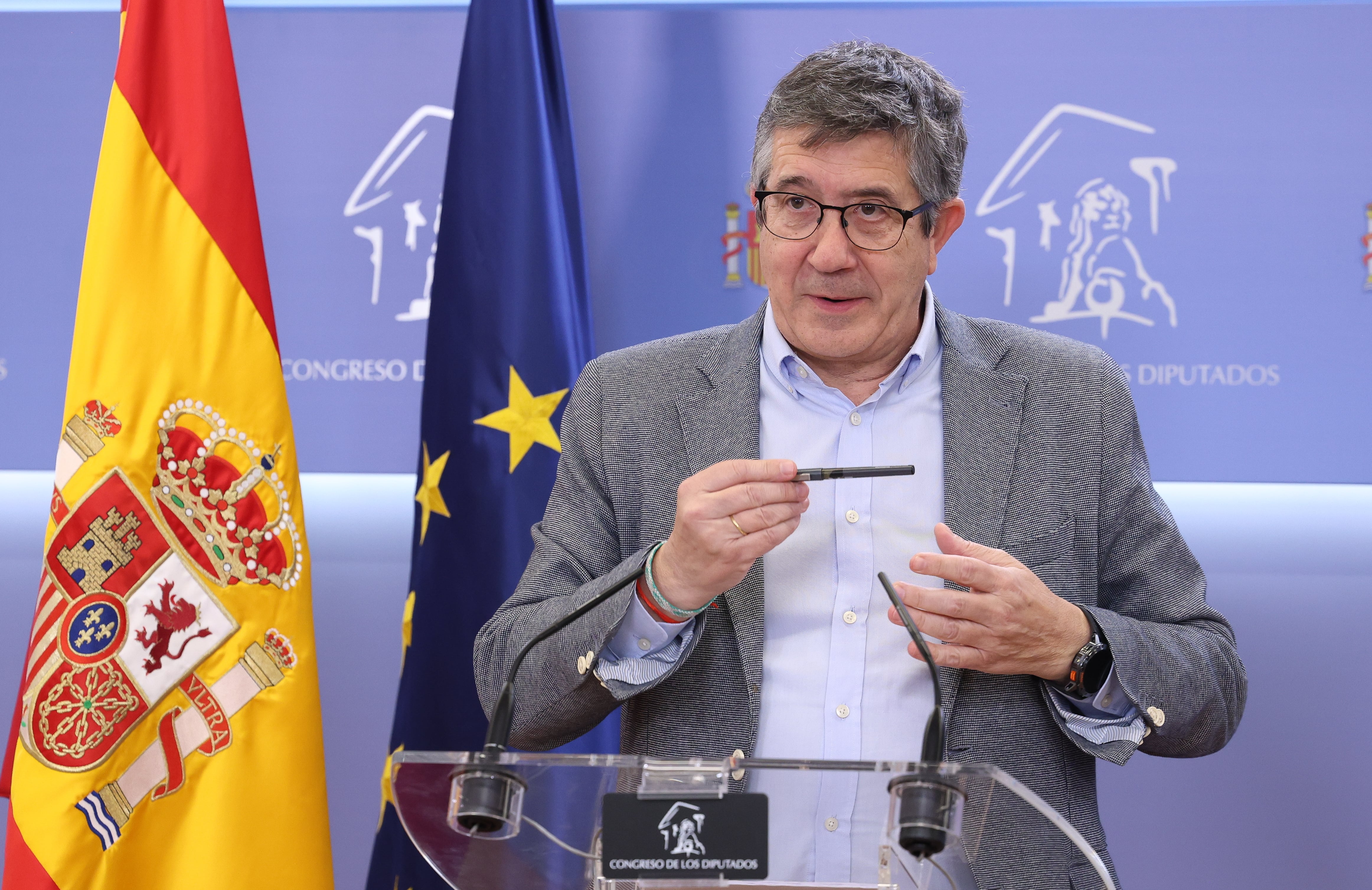 The PSOE accepts the offer of bishops to meet and treat the regularization of immigrants | Spain