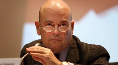 Fernando Villalonga, durante su participación en el simposio de la AVL.