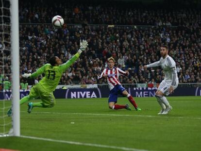 Fernando Torres, en el momento en el que anot&oacute; su primer gol.