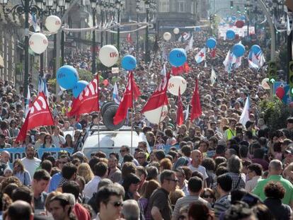 Aspecto de la manifestaci&oacute;n de la CIG en la calle Urz&aacute;iz de Vigo. Congreg&oacute; a m&aacute;s de 60.000 personas, seg&uacute;n los convocantes. La Polic&iacute;a Local las cifr&oacute; en 16.500. 