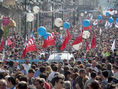 Aspecto de la manifestaci&oacute;n de la CIG en la calle Urz&aacute;iz de Vigo. Congreg&oacute; a m&aacute;s de 60.000 personas, seg&uacute;n los convocantes. La Polic&iacute;a Local las cifr&oacute; en 16.500. 