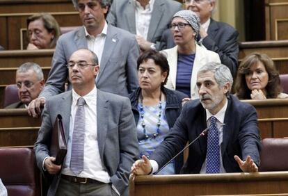 Los diputados del BNG, ERC, ICV y NaBai abandonan el hemiciclo del Congreso de los Diputados en la votación de la reforma constitucional