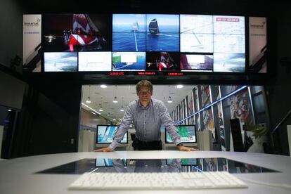 Knut Frostad, en el sal&oacute;n de control de la regata en Alicante.