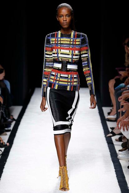 balmain juega a enseñar esconder