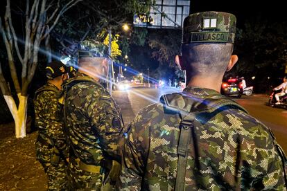 Puesto de control mixto del Ejército Nacional y de la Policía Nacional en el casco urbano de Tuluá, el 11 de febrero de 2024.