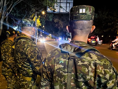Puesto de control mixto del Ejército Nacional y de la Policía Nacional en el casco urbano de Tuluá, el 11 de febrero de 2024.