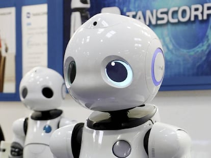 Imagen de un robot en el puesto de Transcorp en la feria tecnol&oacute;gica CeBIT en Hannover, Alemania.