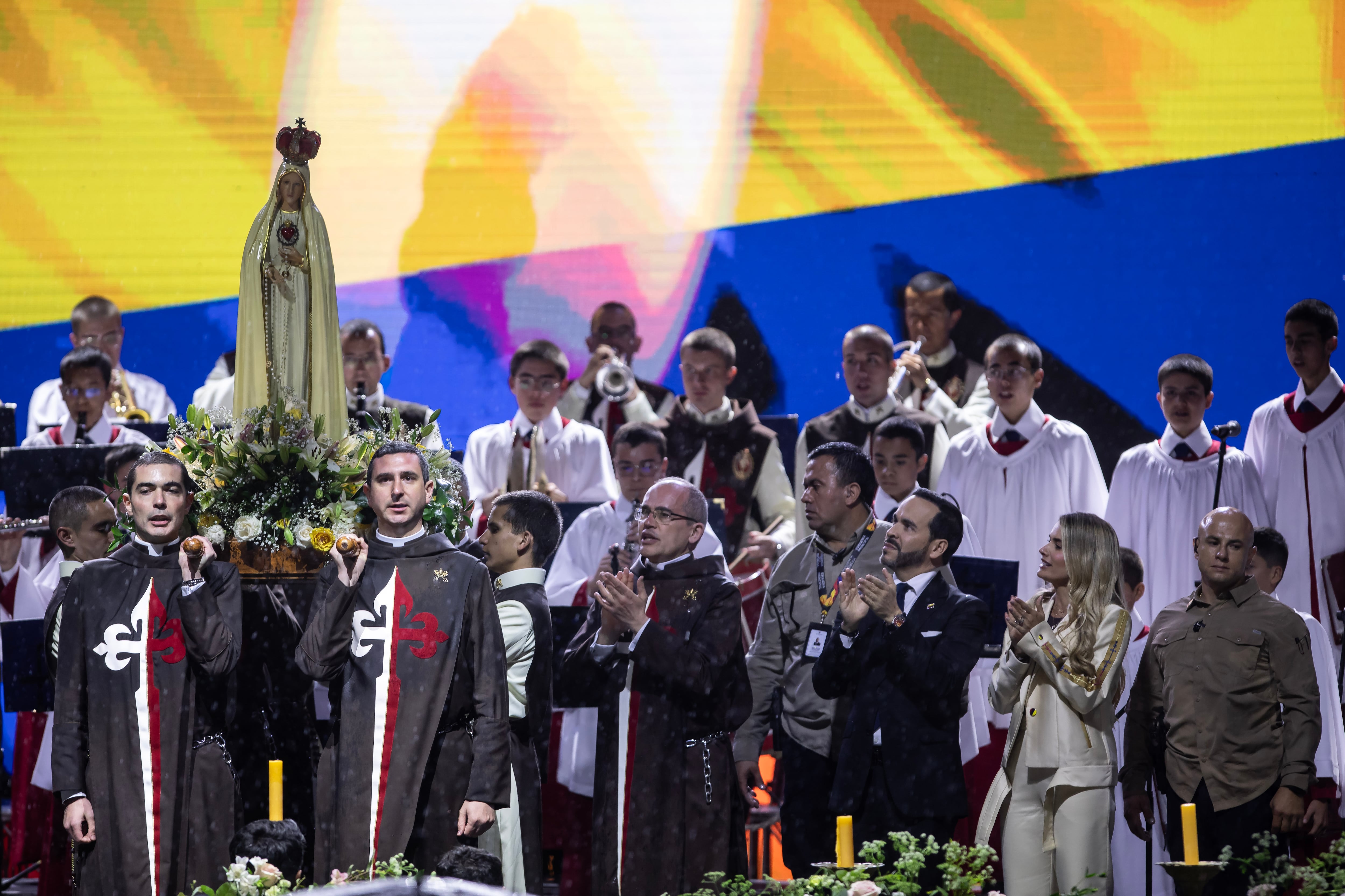 De la Espriella preside un evento religioso por las víctimas del terremoto: “El presidente entregó la nación a Cristo”