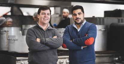 Andrés Casal y Efrén  Álvarez, fundadores y CEO de Wetaca, en las cocinas de la compañía.