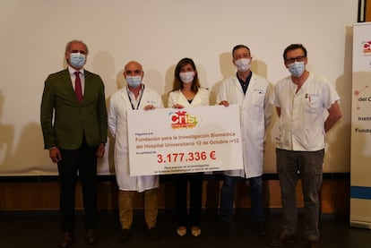 Cris contra el cáncer renueva su acuerdo de colaboración con el Hospital 12 de Octubre. Así, la fundación donará 3 millones de euros más durante tres años. Esta cantidad se suma a los 9 millones que ha invertido en el centro desde 2011.