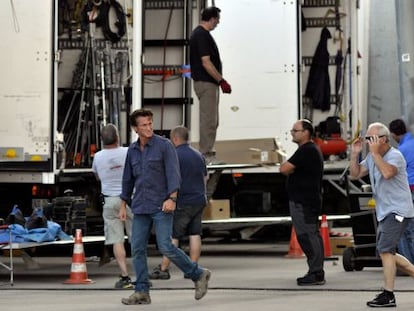 Sean Penn on the Barcelona set of ‘The Gunman’ in July 2013.