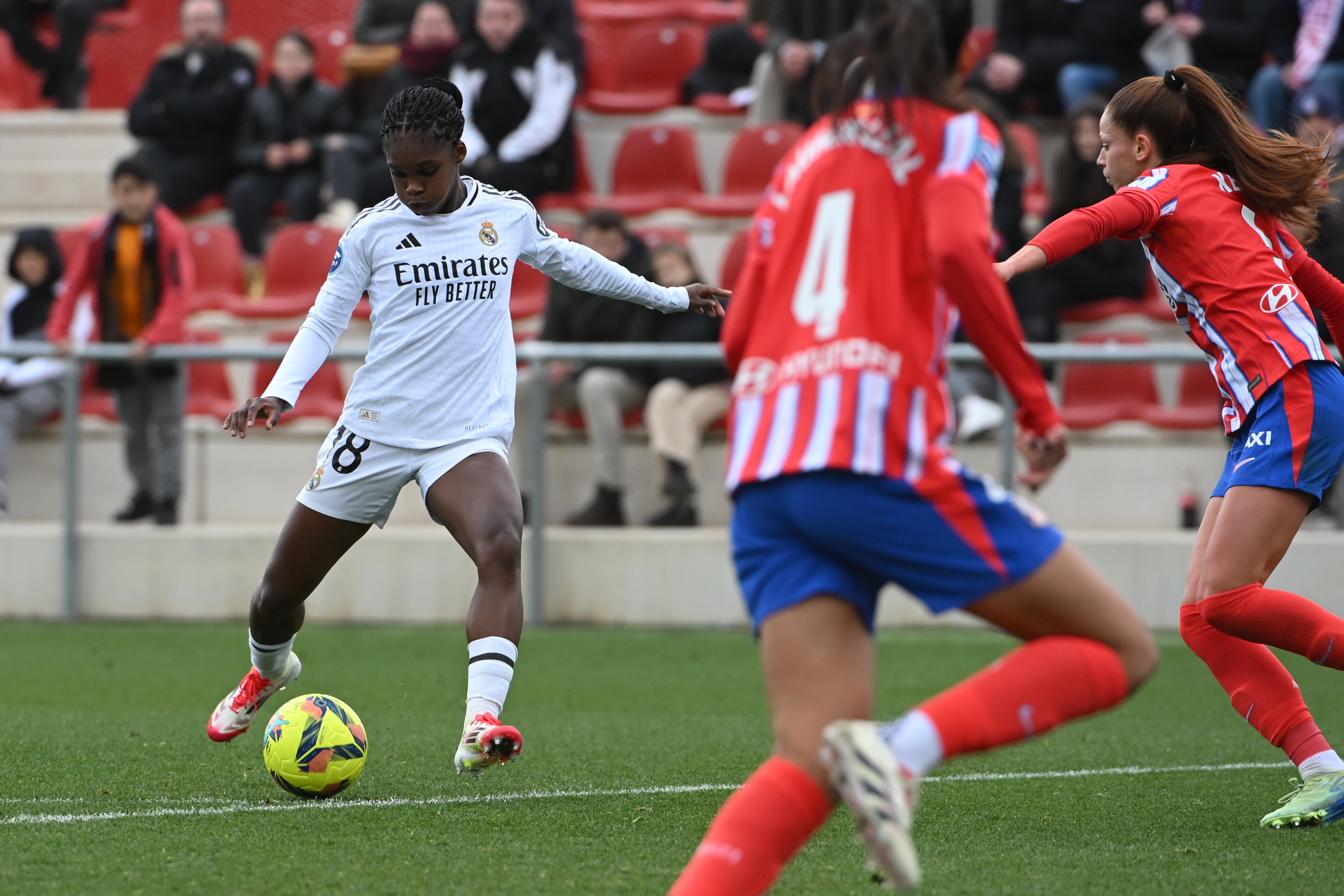 El Madrid se afianza en el segundo puesto de la Liga al tumbar al Atlético