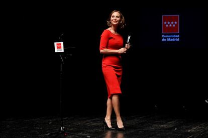 La concejala de Cultura de la Comunidad de Madrid, Marta Rivera de la Cruz, presentó este miércoles junto a la directora del Canal, Blanca Li, y con Aída Gómez, directora artística, el festival Madrid en Danza, una edición simbólica con solo seis espectáculos que se celebrará el próximo 17 de junio y que será lo primero que se programe tras un cierre de tres meses obligado por la crisis del coronavirus. Lo hará manteniendo las pertinentes restricciones de aforo al 30%. 
Así, Israel Galván será el primer artista que actúe tras la pandemia en Teatros del Canal, que se lanza a la reapertura de sus salas para convertirse, junto al Arriaga de Bilbao, que abrirá sus puertas el mismo día, en el primer gran coliseo en España que recupera su actividad.
“Tenemos que abrir para apuntalar nuestra condición de teatro público. Seremos los primeros y un laboratorio para los demás porque compartiremos la experiencia de estos días. No va a ser fácil pero vamos a hacerlo”, subrayó Rivera de la Cruz. 