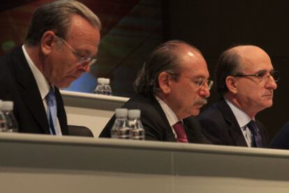 Fainé (La Caixa), Del Rivero (Sacyr) y Brufau (Repsol), en una junta de la petrolera en 2009.