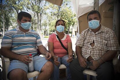 Los vendedores de gasolina venezolana en Colombia, conocidos como pimpineros, protestan con una huelga de hambre por la situación que viven desde el cierre de la frontera.