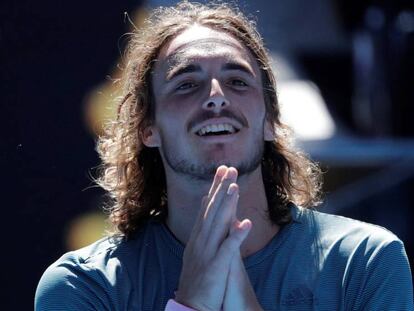 Tsitsipas celebra su victoria contra Bautista en los octavos de Melbourne.