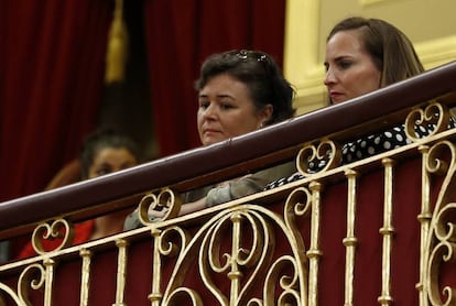 Ruth Ortiz sigue desde la tribuna de invitados las intervenciones en el pleno del Congreso de los Diputados que aprobó el Pacto de Estado contra la violencia machista, en 2017.