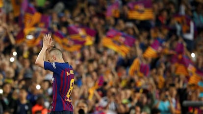 Iniesta, en ser substutït.