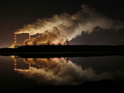 Central eléctrica de carbón en Belchatow, Polonia.