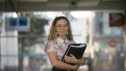 La estudiante de FP, María Ángeles Díaz, de 16 años, estudia para cuidar el día de mañana personas dependientes.