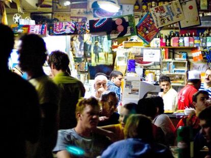 Este bar sigue manteniendo su esencia como antigua tienda de productos básicos.