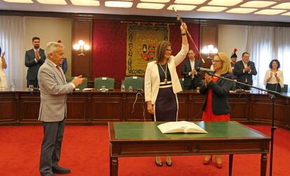 La socialista Noelia Posse, toma posesión como alcaldesa de Móstoles el pasado 15 de junio.