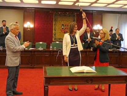 La socialista Noelia Posse, toma posesión como alcaldesa de Móstoles el pasado 15 de junio.