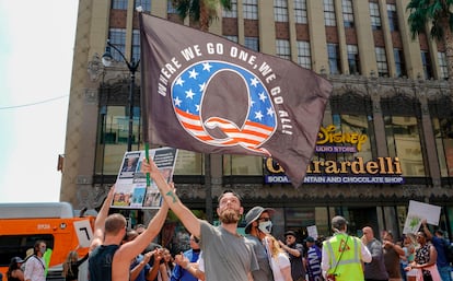 Una protesta del movimiento QAnon en Los Ángeles (California), en agosto pasado.