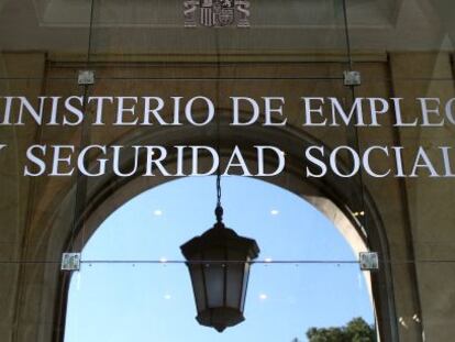 Fachada del Ministerio de Empleo y Seguridad Social en Madrid.