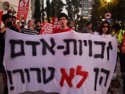 Protesta contra la declaración de seis ONG palestinas como "terroristas", el 26 de octubre en Tel Aviv.