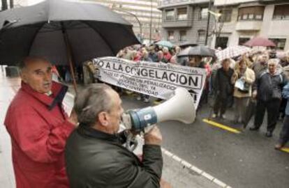 Prejubilados y pensionistas vascos, agrupados en la federación FEVAAS, durante una manifestación. EFE/Archivo