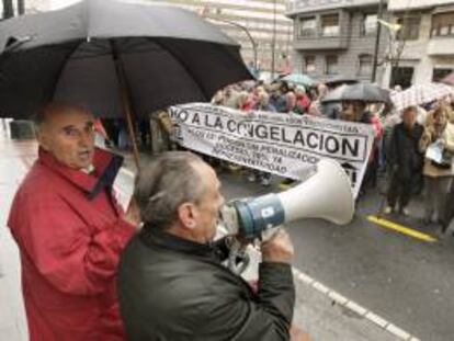 Prejubilados y pensionistas vascos, agrupados en la federación FEVAAS, durante una manifestación. EFE/Archivo
