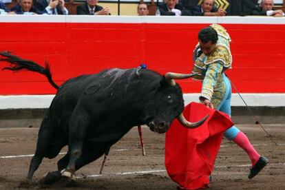 Ivan Fandiño, en la faena a su primer toro en Bilbao.