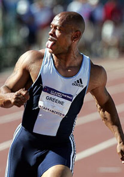 El vencedor de los 100 metros, Maurice Greene, tras cruzar la línea de llegada.