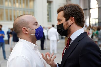 Ángel Carromero y Pablo Casado, durante un acto en Madrid, en julio de 2021.