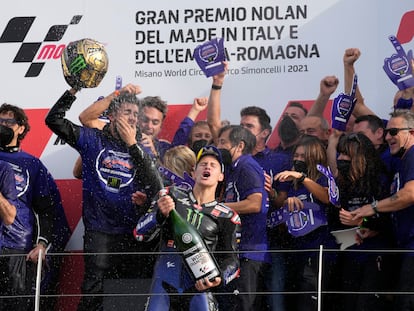 Fabio Quartaro celebra haberse convertido en Campeón del Mundo de MotoGP.