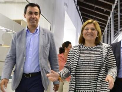 Fernando Martínez Maillo, Isabel Bonig y Alfonso Novo en el grupo municipal del PP en el Ayuntamiento de Valencia.