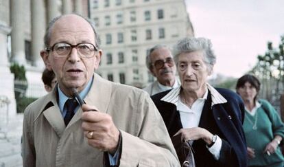 Raymond Aubrac, con su esposa, Lucie, en 1987.