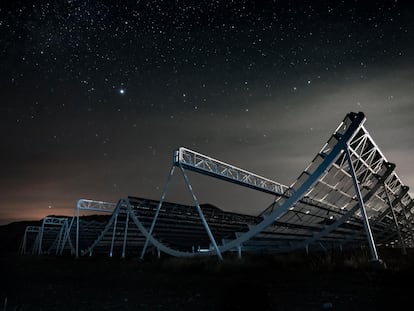 Telescopiio CHIME del Dominion Radio Astrophysical Observatory de Canadá, que será utilizado para medir la expansión del universo.