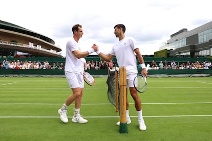 Murray y Djokovic, al finalizar un entrenamiento en Wimbledon, el a?o pasado.