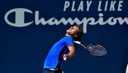 Carre&ntilde;o sirve en la final de Winston-Salem, recientemente.