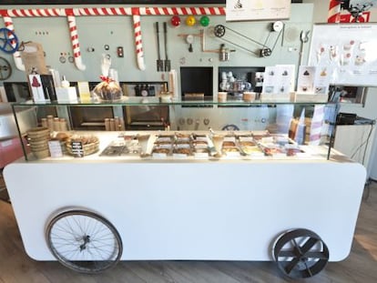 Carrito de helados en Rocambolesc, la heladería de Jordi Roca en Madrid.