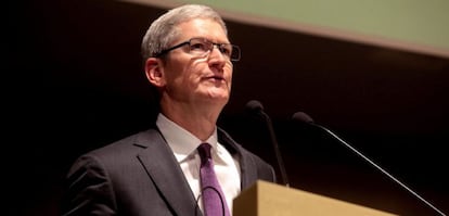 El consejero delegado de Apple, Tim Cook, durante su visita a Europa esta semana.